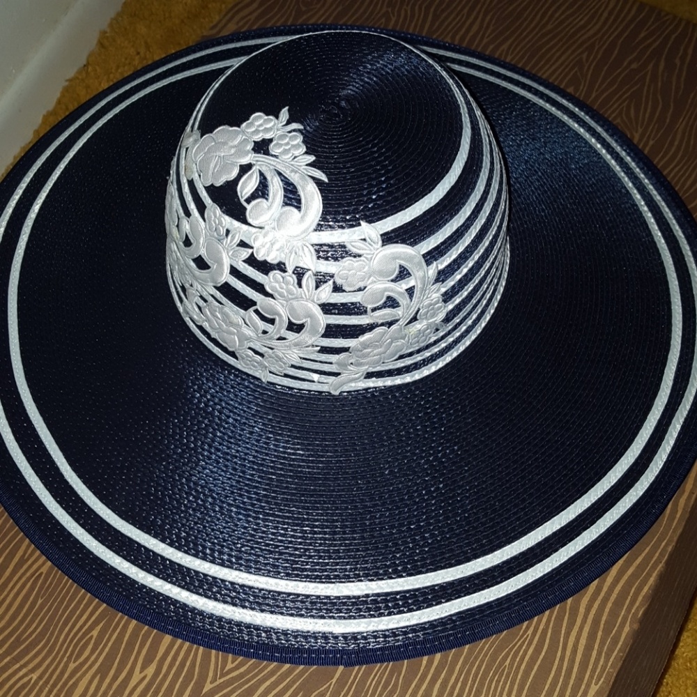 STRAW HAT